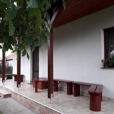 Matyas Apartman Tard Exterior photo