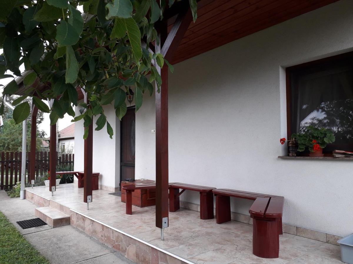 Matyas Apartman Tard Exterior photo