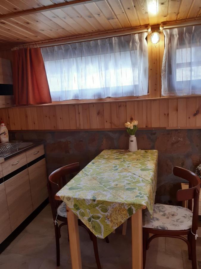Matyas Apartman Tard Exterior photo