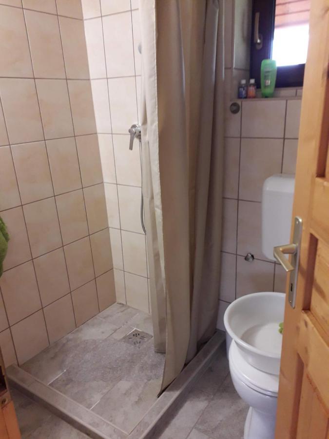 Matyas Apartman Tard Exterior photo